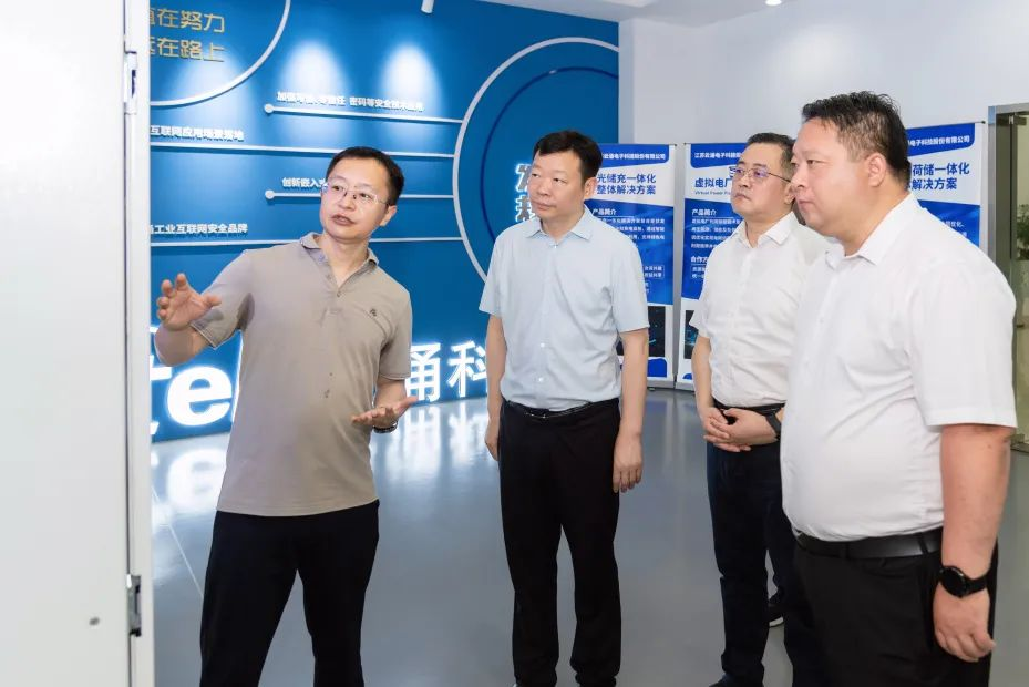 区委副书记、区政府党组书记夏爱东一行莅临云涌科技专题调研指导工作 区委副书记、区政府党组书记夏爱东一行莅临云涌科技专题调研指导工作